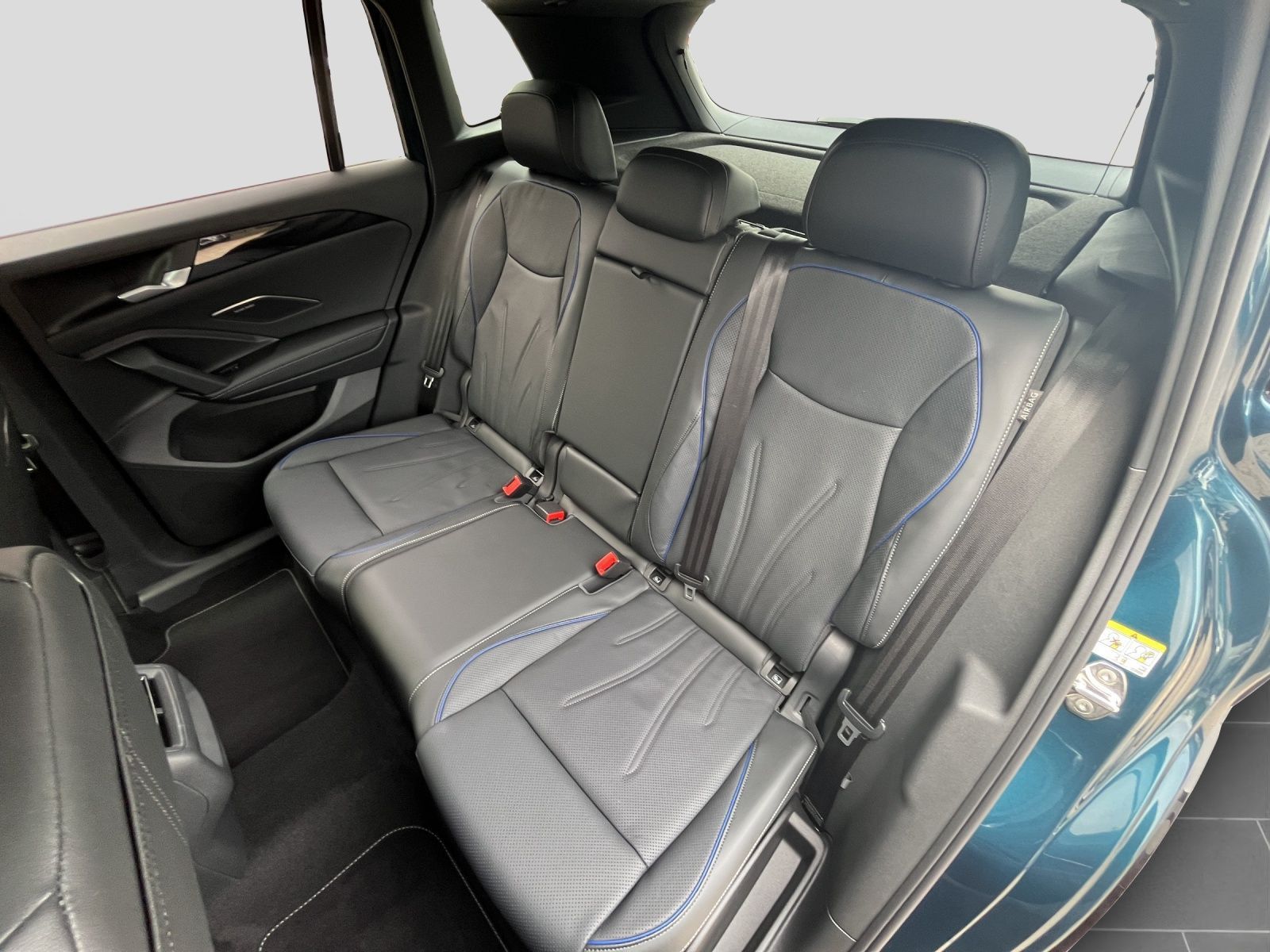 Volkswagen Tiguan R-Line 1.5 eHybrid PANO HD-MATRIX AHK 360