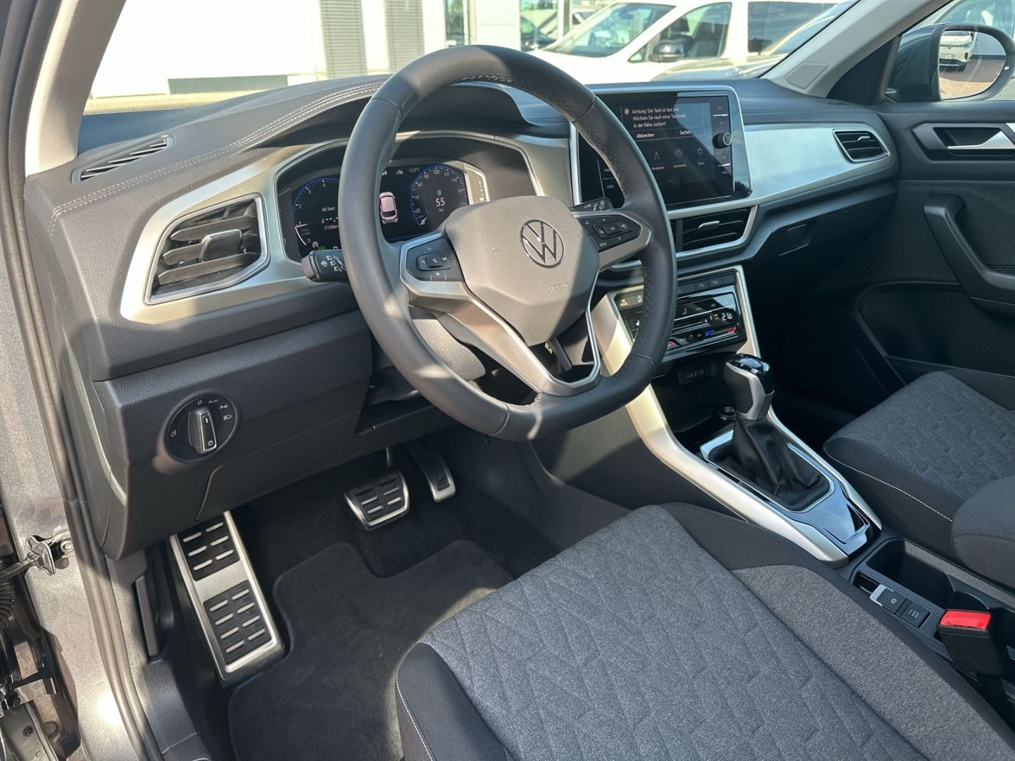 Volkswagen T-Roc Move 1.5 TSI DSG - Samsaru's Car Outlet