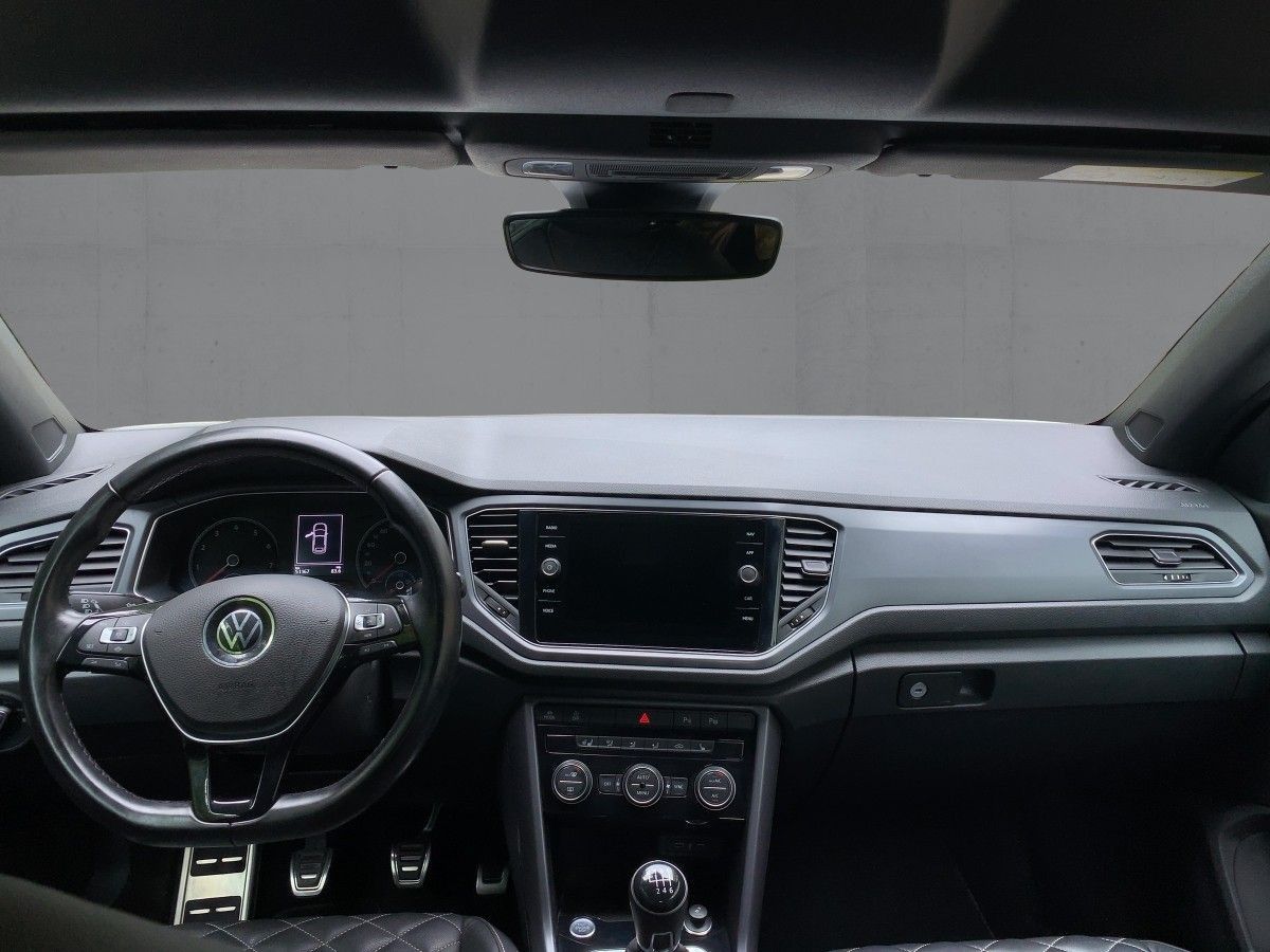 Volkswagen T-Roc 1.5 TSI R-LINE - Samsaru's Car Outlet