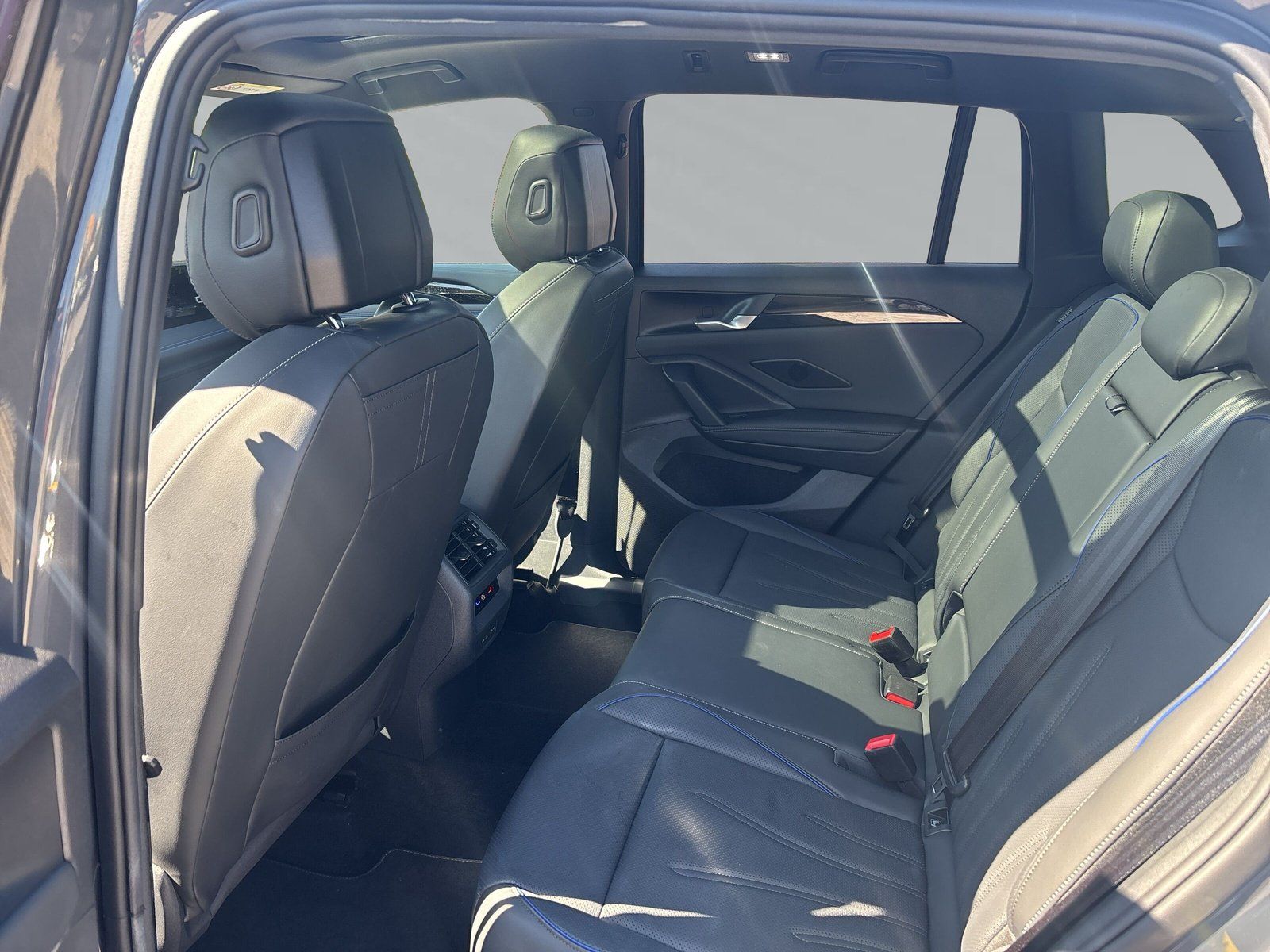 Volkswagen Tiguan 4Motion R-Line *PANO*LEDER*MATRIX*AHK*BLA