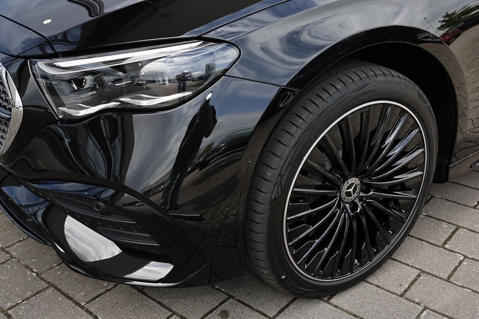 Mercedes-Benz E 220 d 4M AMG MBUX+360°+DIG-LED+Pano+AHK+Night