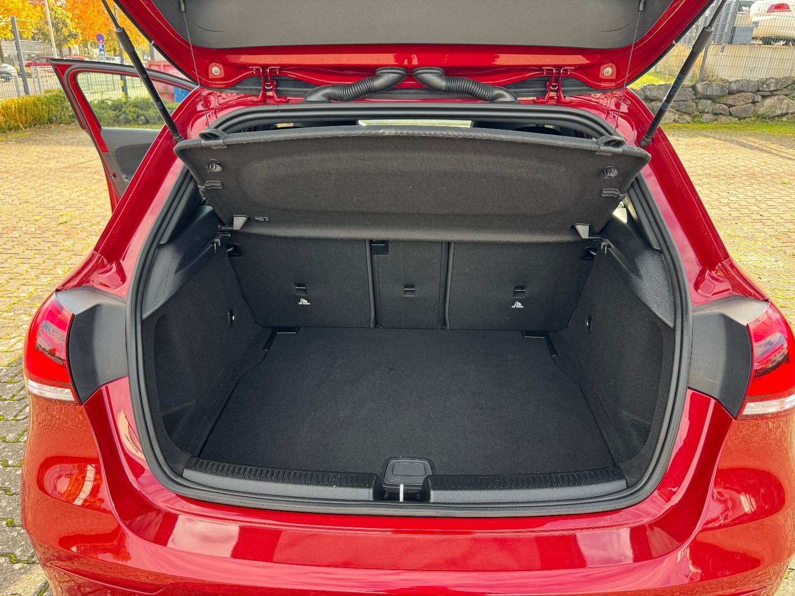 Mercedes-Benz A -Klasse 200 AMG-Line - Samsaru's Car Outlet
