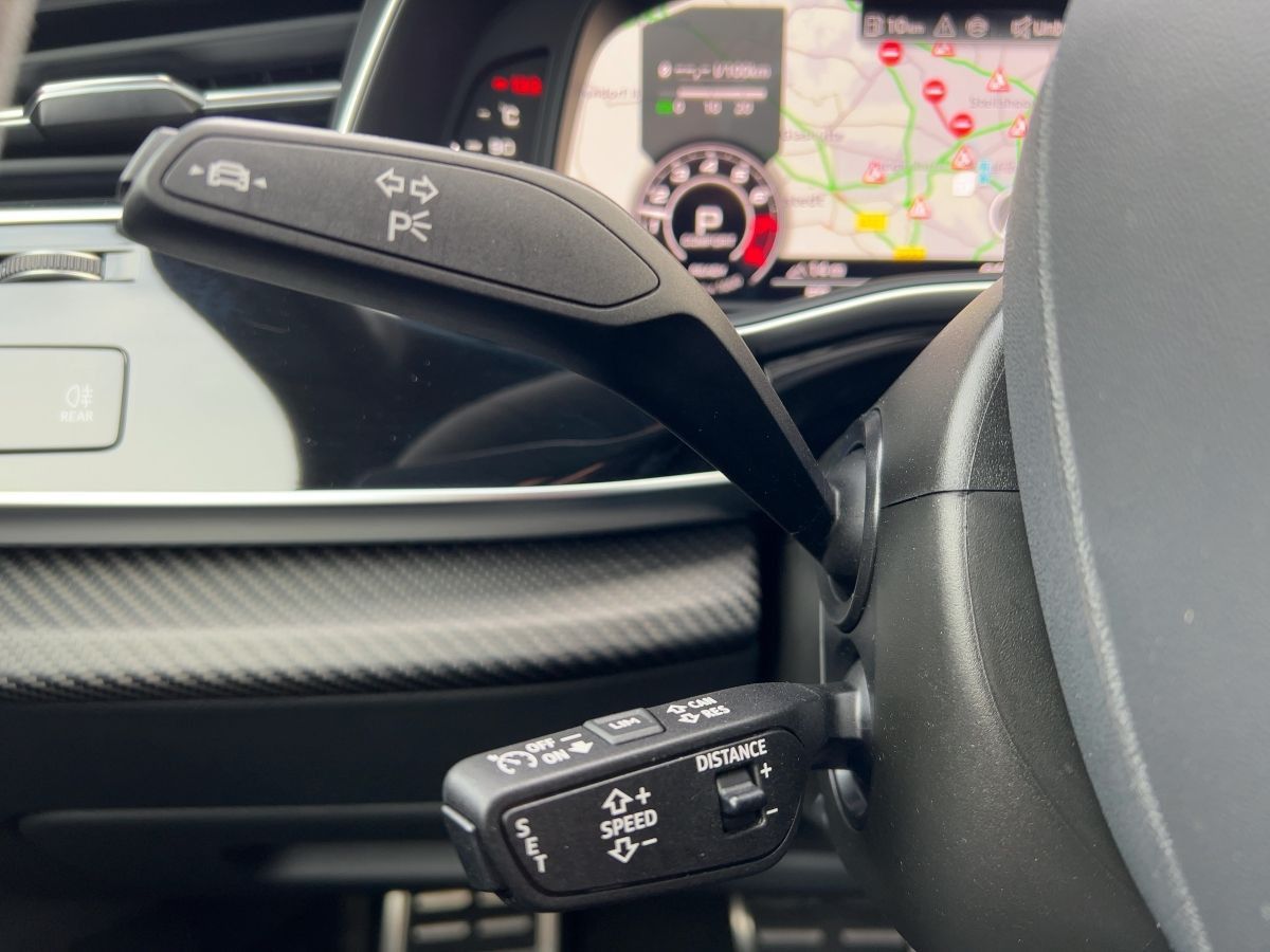 Audi RSQ8 4.0 TFSI quattro tiptronic Matrix B&O Stand