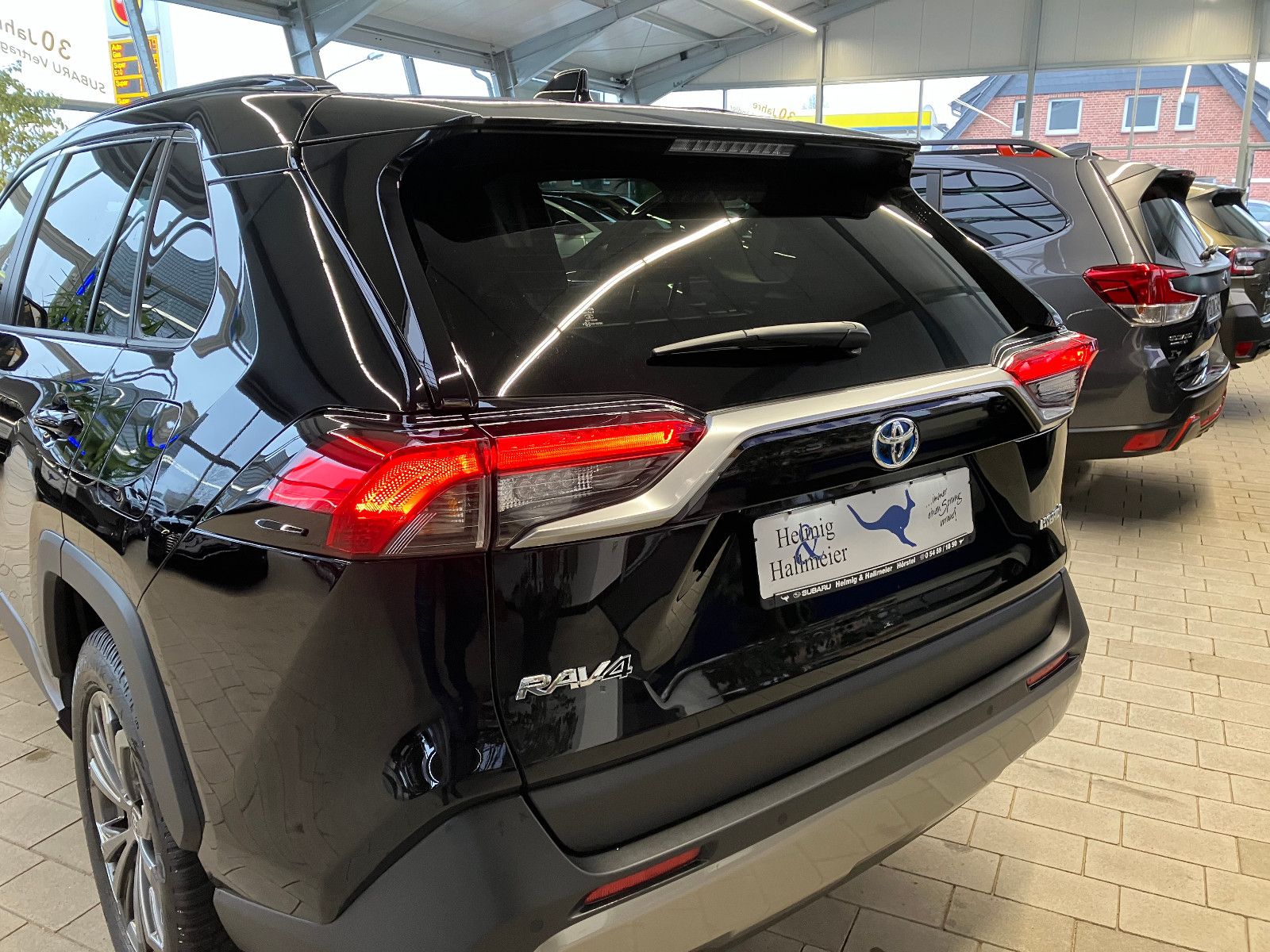 Toyota RAV 4 2.5 Hybrid Business Edition - Samsaru's Car Outlet