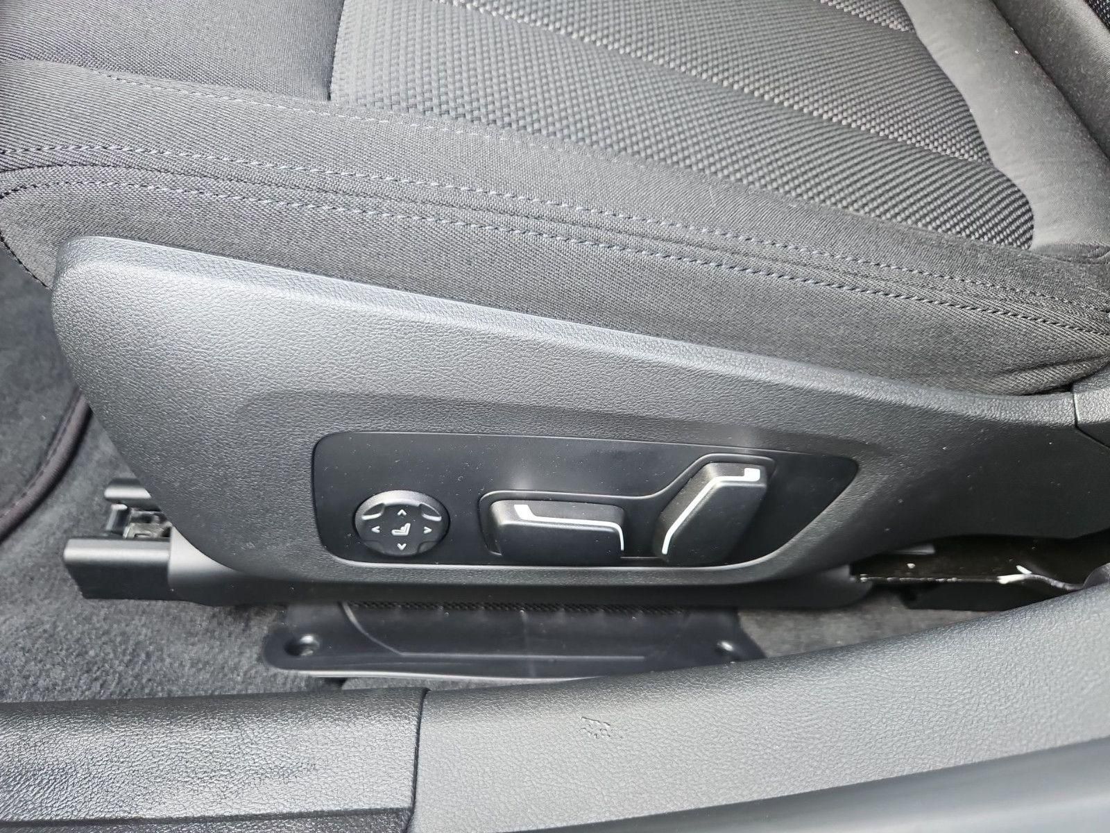 BMW 318d Touring/NAVI/AHK/LED/DAB/HUD/LiveCockpit