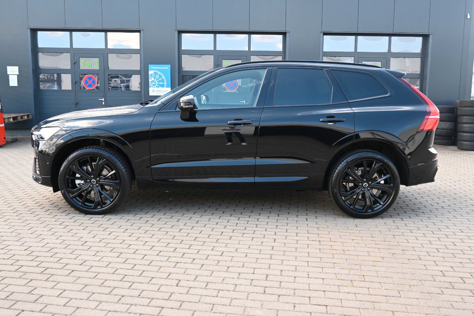 Volvo XC60 B5 B AWD Ultra Black Edition*LUFT*360°*ACC