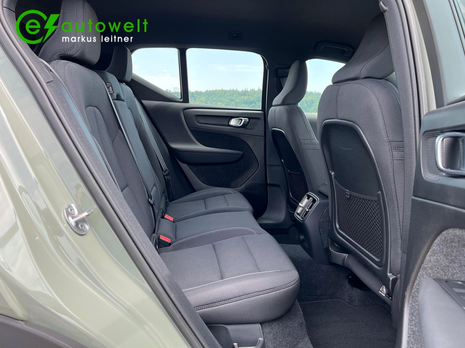 Volvo XC40 Plus Recharge Pure AWD - Samsaru's Car Outlet