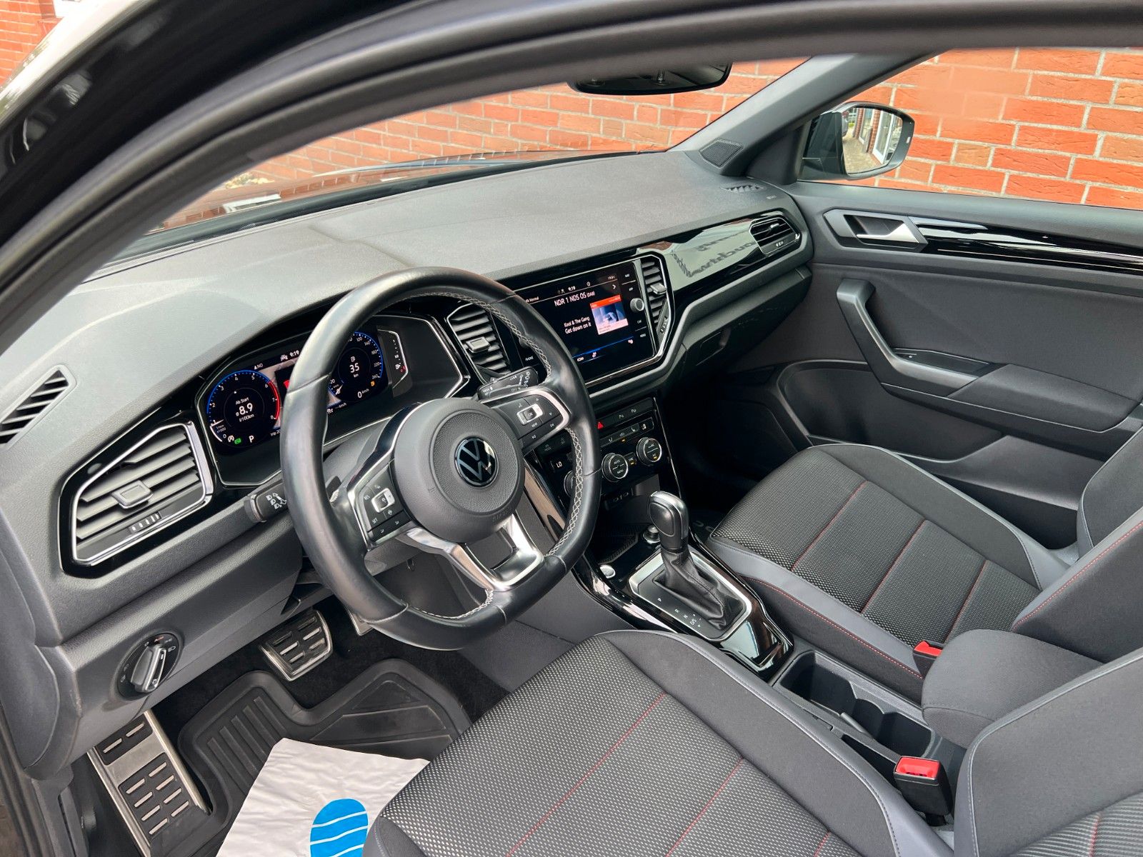 Volkswagen T-Roc 1.5TSi DSG Black - Samsaru's Car Outlet