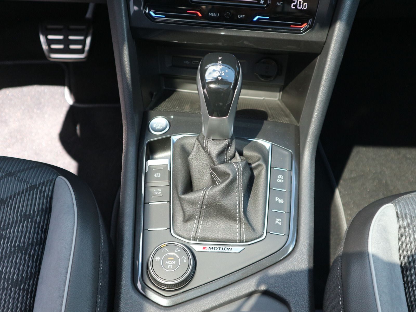 Volkswagen Tiguan R-Line 2.0 TDI 4M DSG AHK BlackStyle PANO