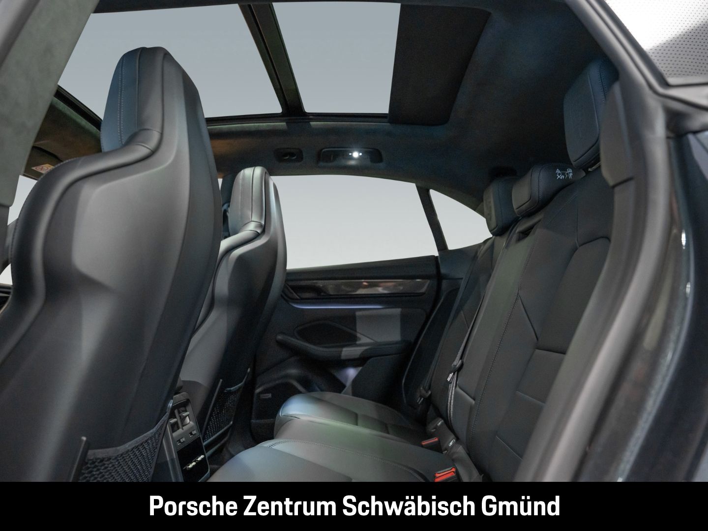 Porsche Macan Turbo BOSE Luftfederung Panoramadach LED