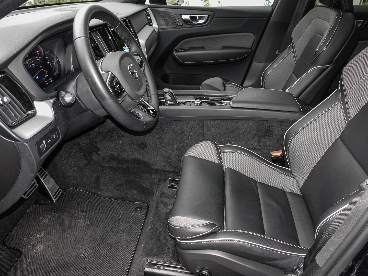 Volvo XC60 R Design Recharge Plug-In Hybrid AWD HUD St