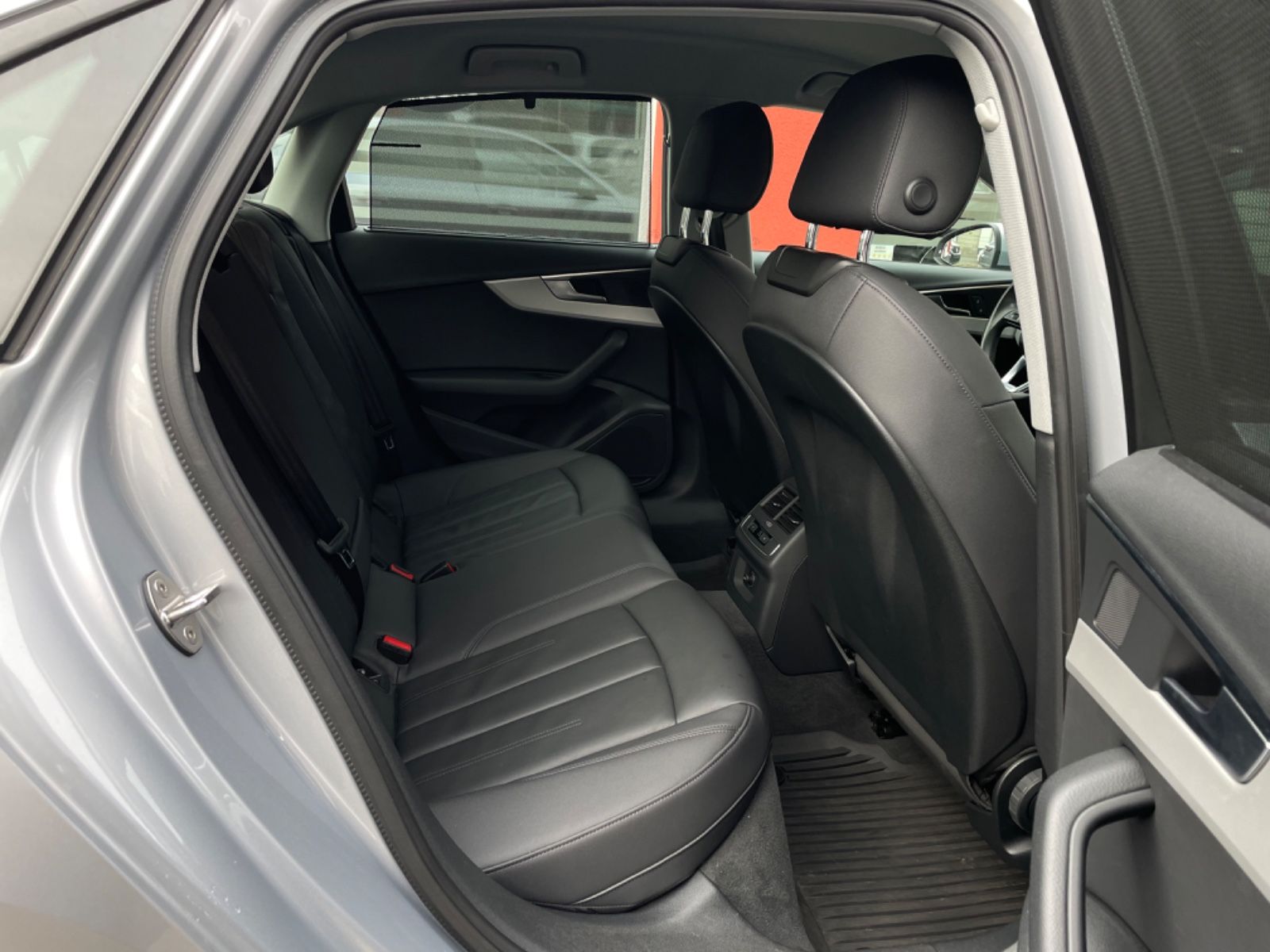 Audi A4 Lim. 40 TDI quattro advanced