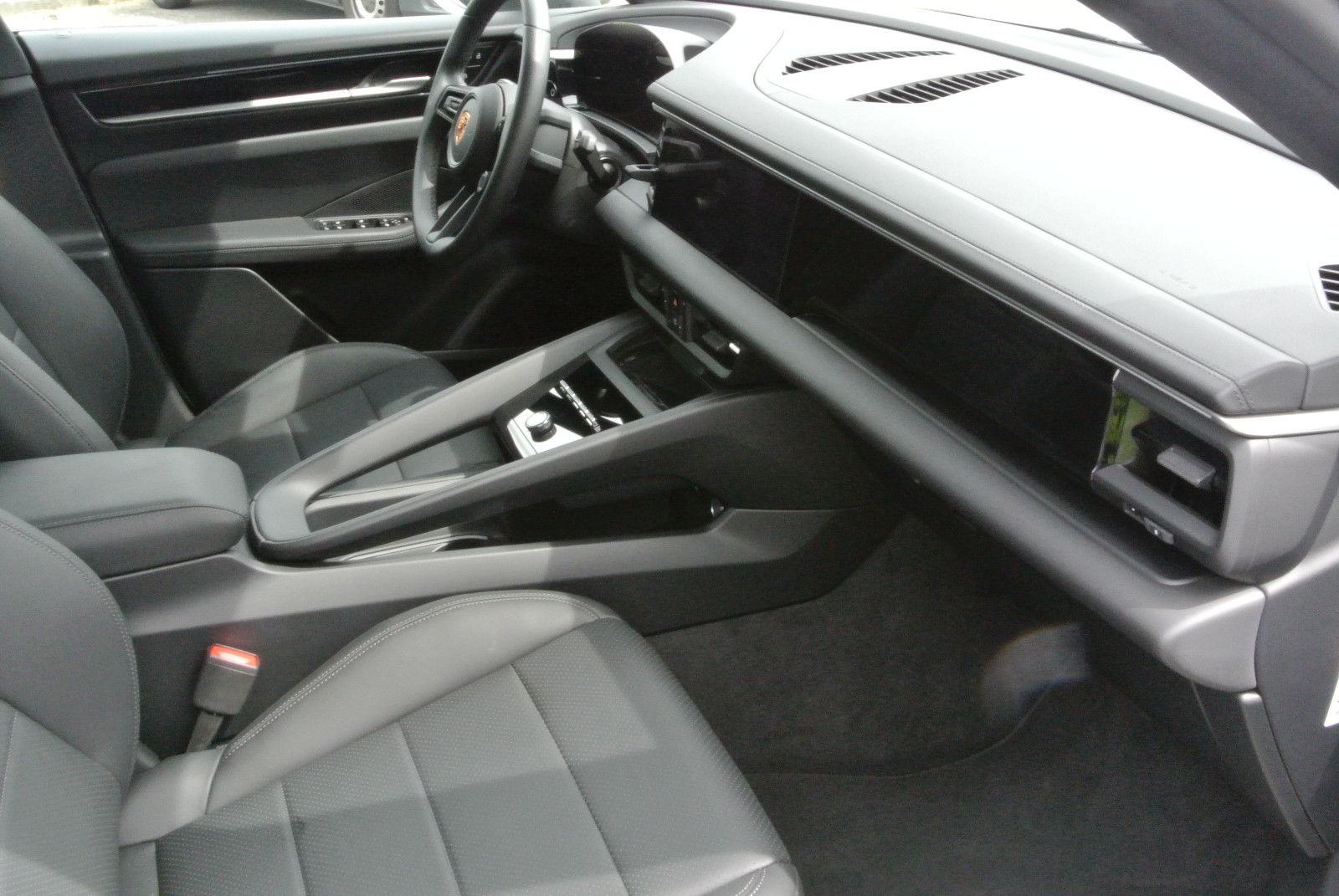 Porsche Macan E - Samsaru's Car Outlet