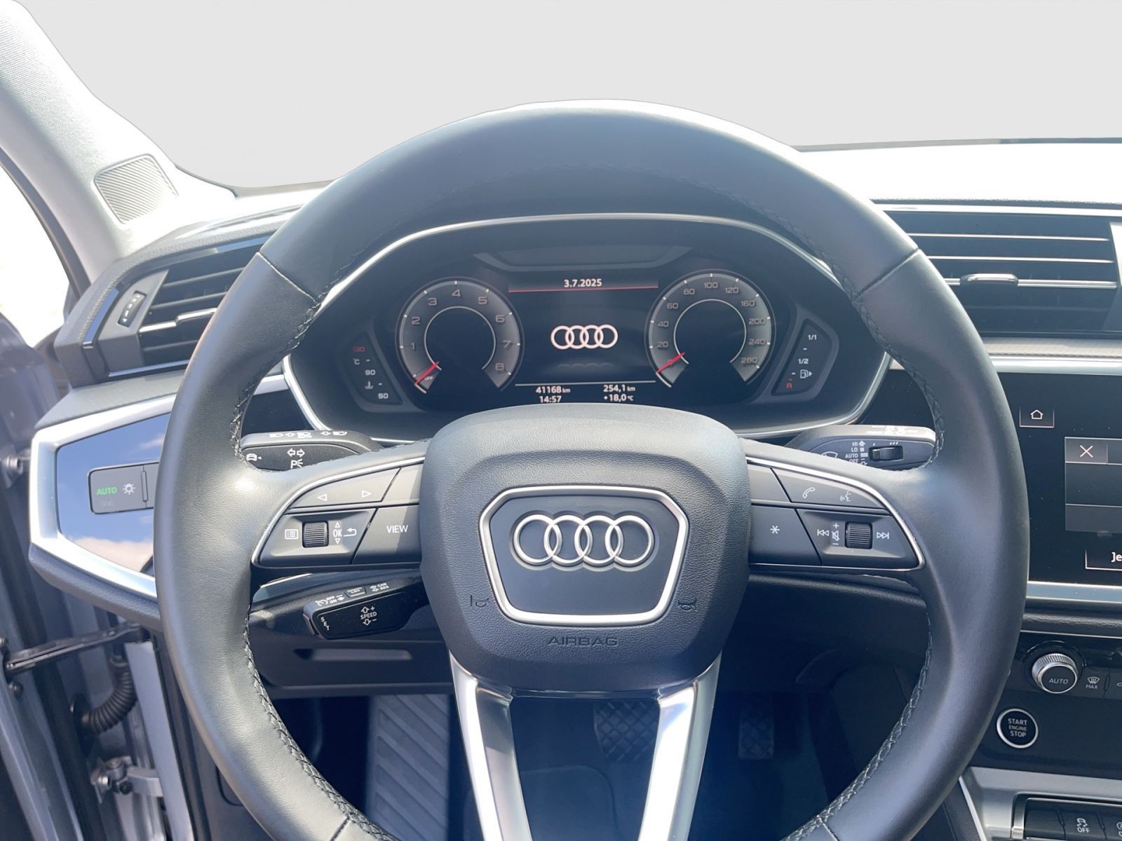 Audi Q3 40 TFSI Q - Samsaru's Car Outlet