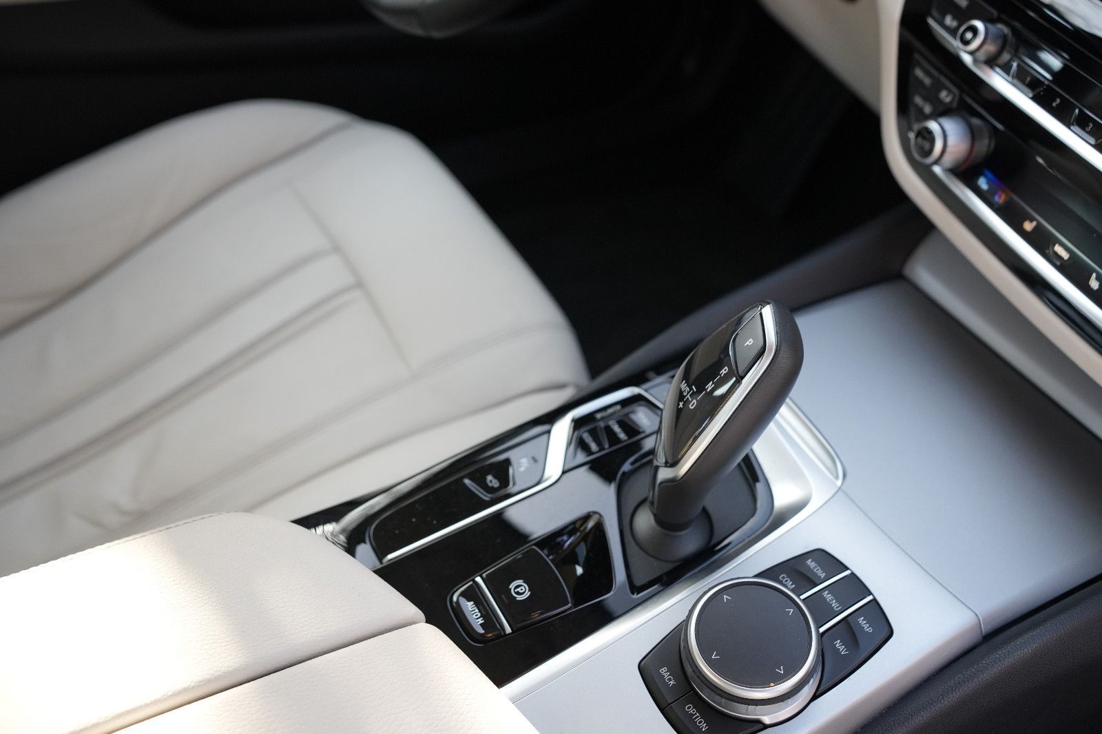 BMW 520d XDrive*LASER*HEADUP*ACC*DDC*ABL*STANDHZG*