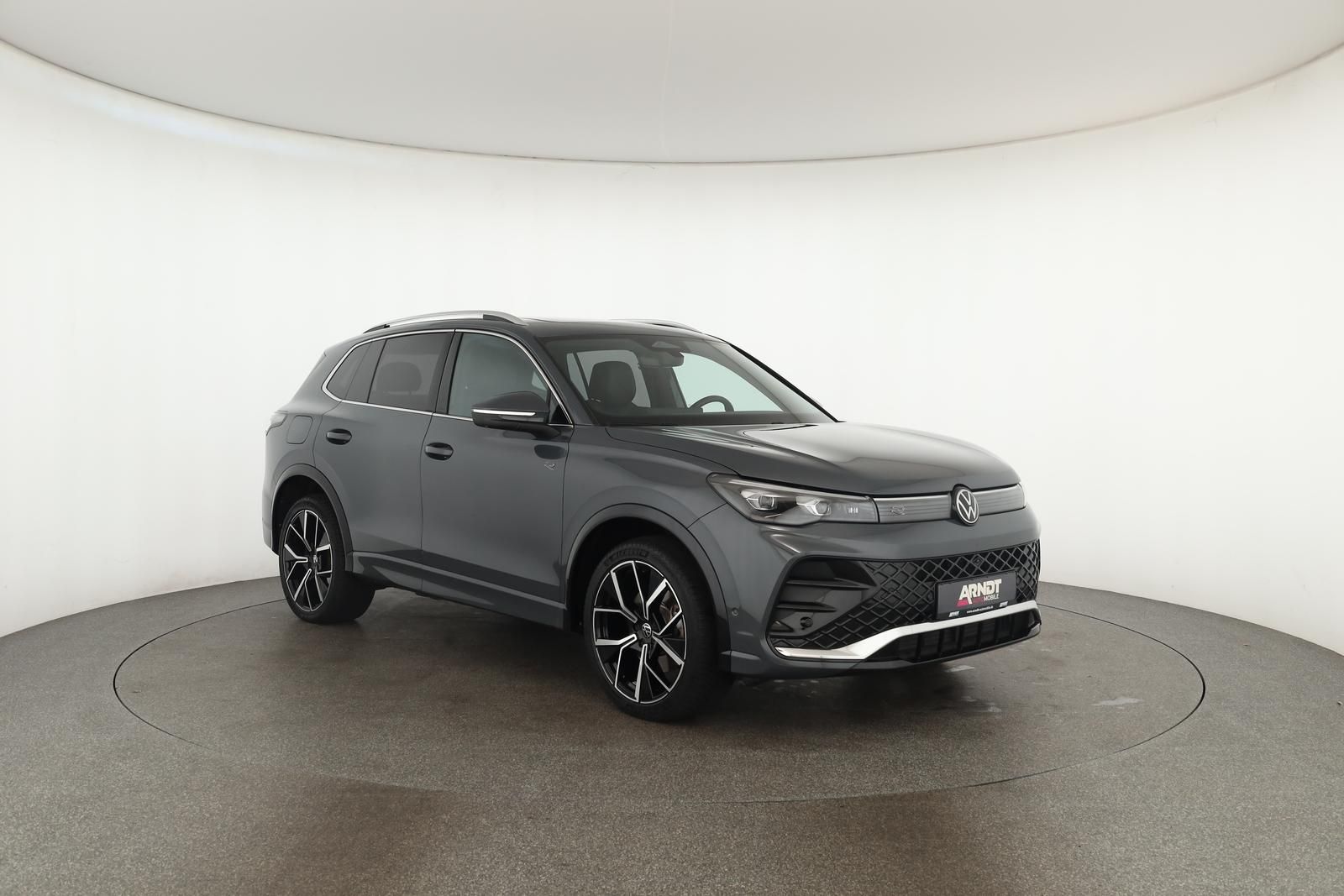 Volkswagen Tiguan 2.0 TDI 4M DSG R-Line Leder Pano Navi 360