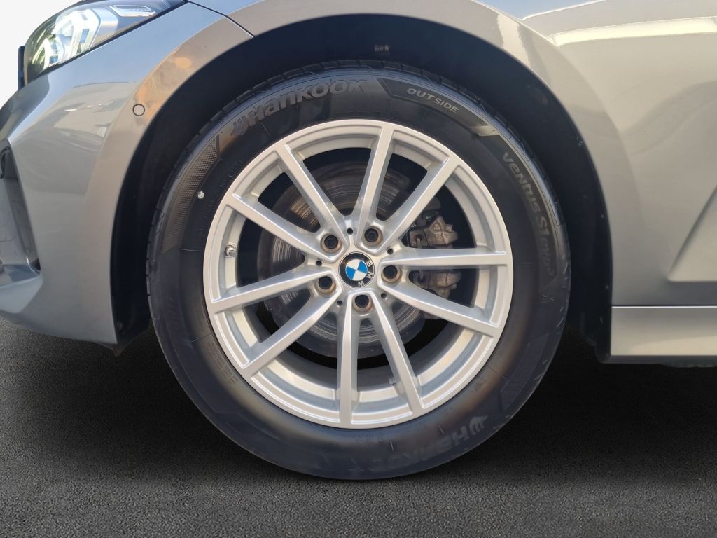 BMW 318i Aut. *AHK*Car-Play*