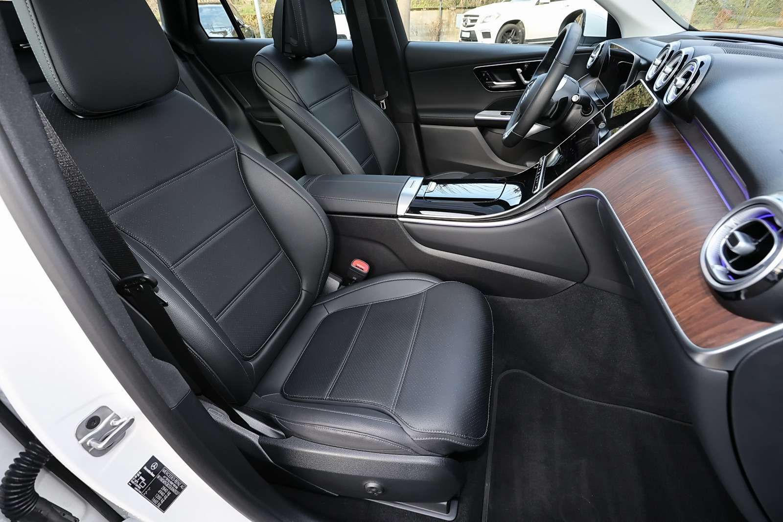 Mercedes-Benz GLC 300 e 4M AHK+PANO+DISTR+MEMORY+360°+LED+18"