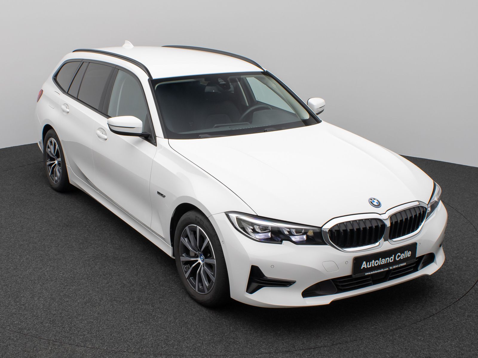 BMW 330e - Samsaru's Car Outlet