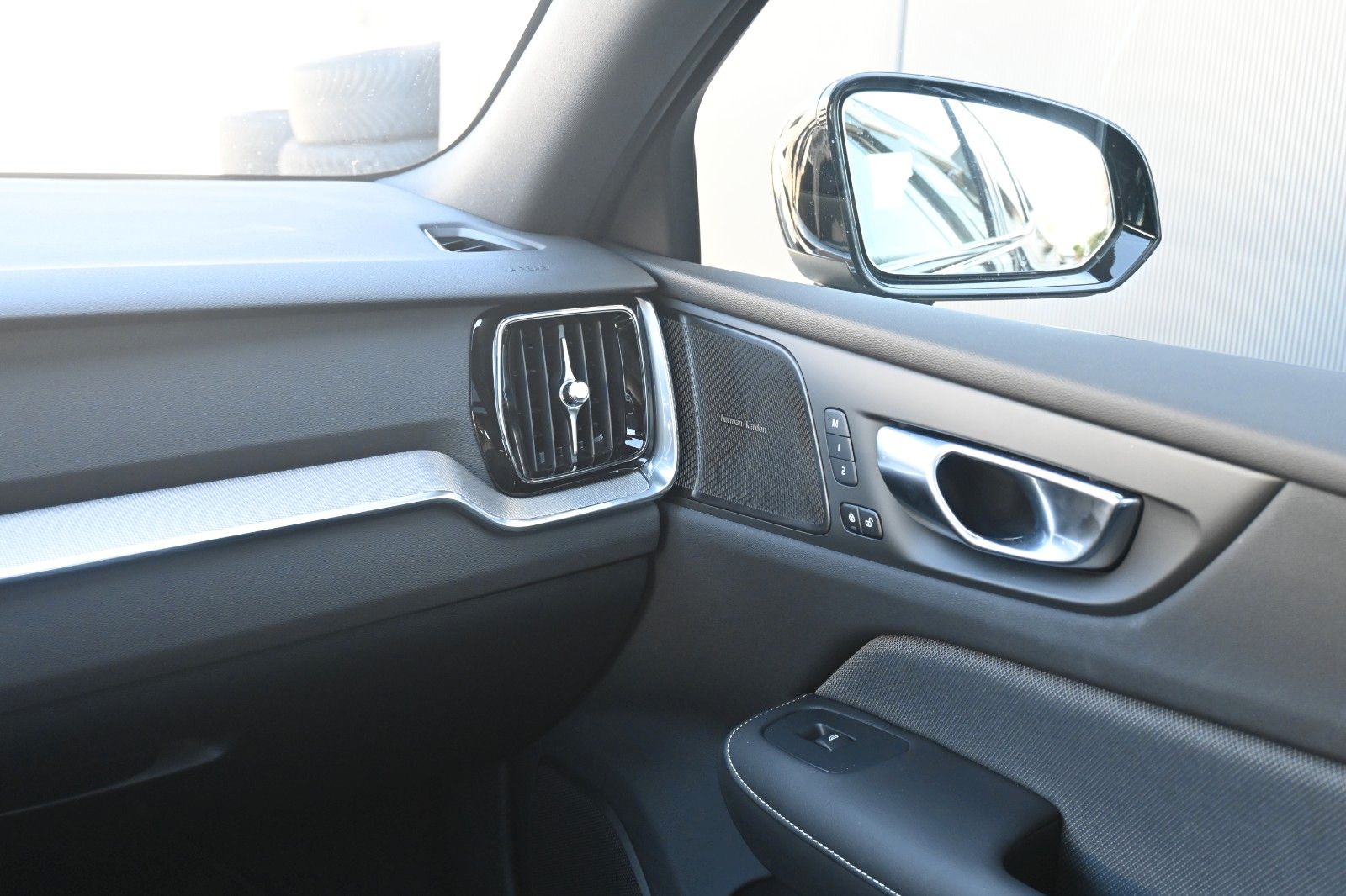 Volvo S60 B4 Plus Dark*LED*PANO*STHZ*H&K*360*QI*19"