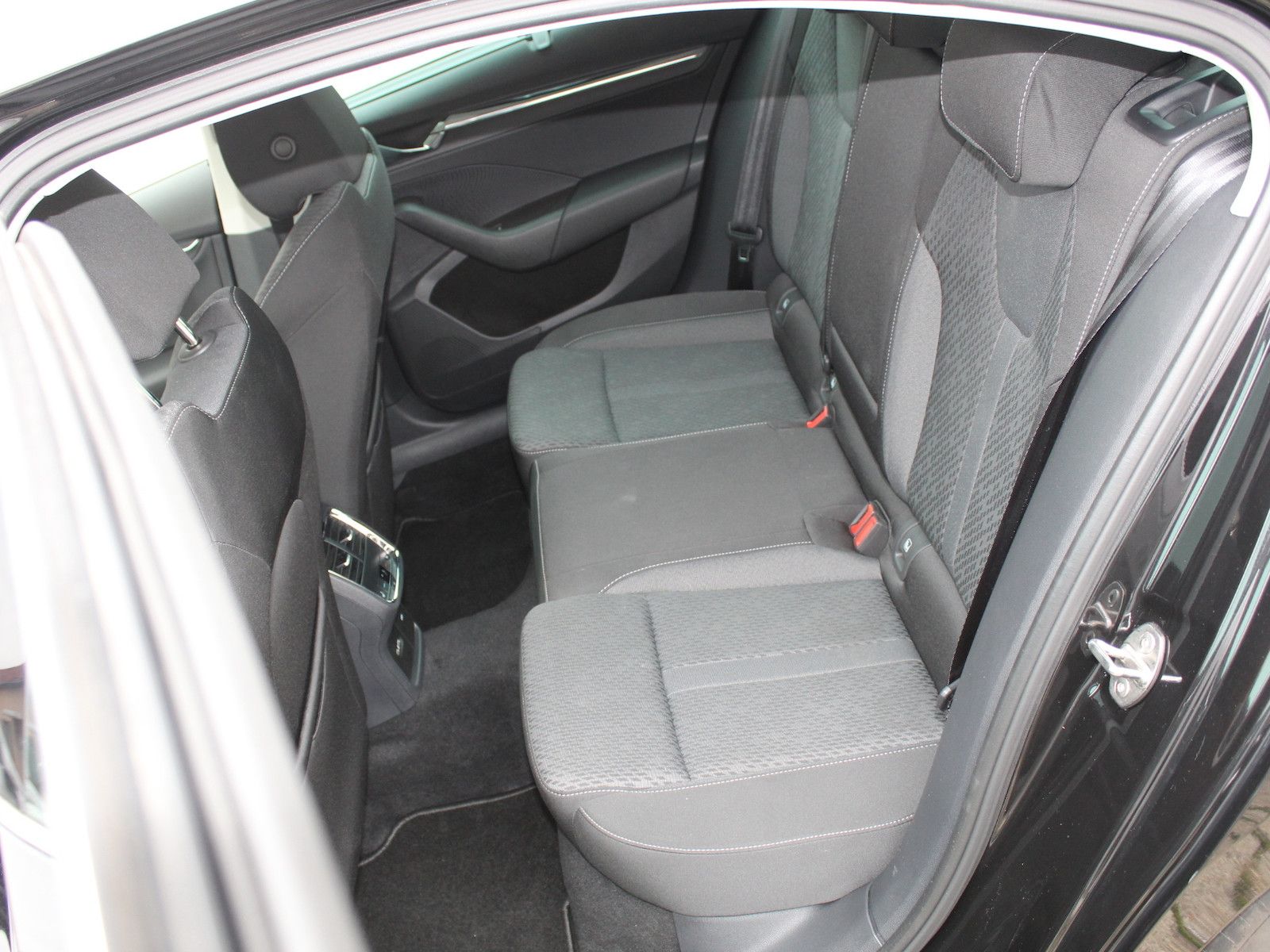 Skoda Octavia Style 2,0 TDI DSG Head Up Kamera Virtual