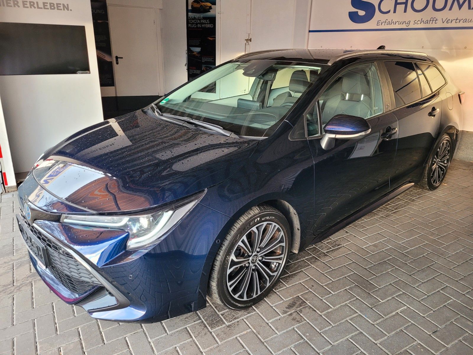 Toyota Corolla Sports Hybrid - Samsaru's Car Outlet