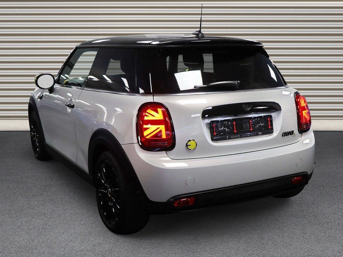MINI Cooper SE Classic - Samsaru's Car Outlet