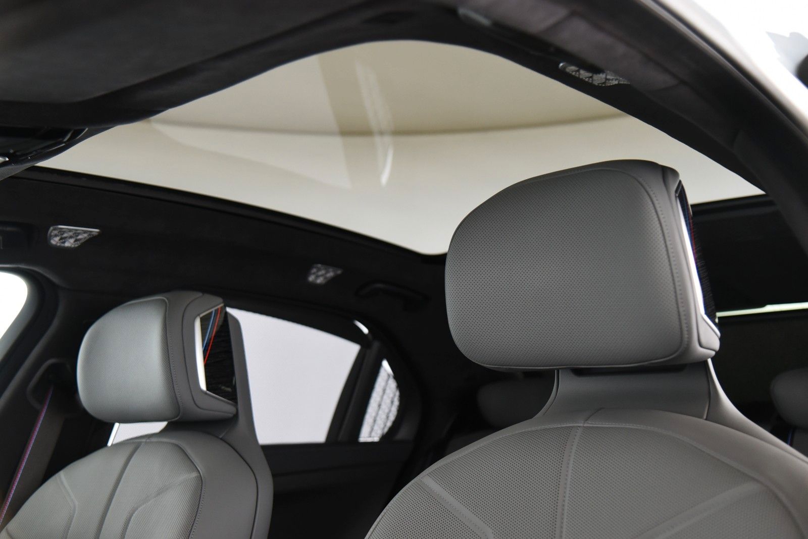 BMW 740d xDrive M Sport Pro ACC LED Pano HUD B&W