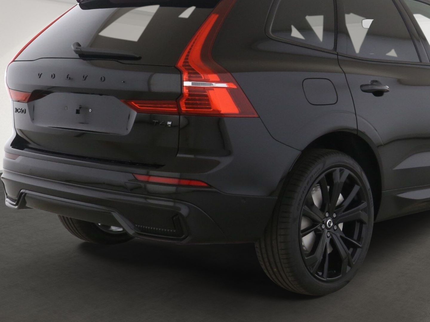 Volvo XC60 T6 Plus Black Edition Plug-In Hybrid AWD - Samsaru's Car Outlet