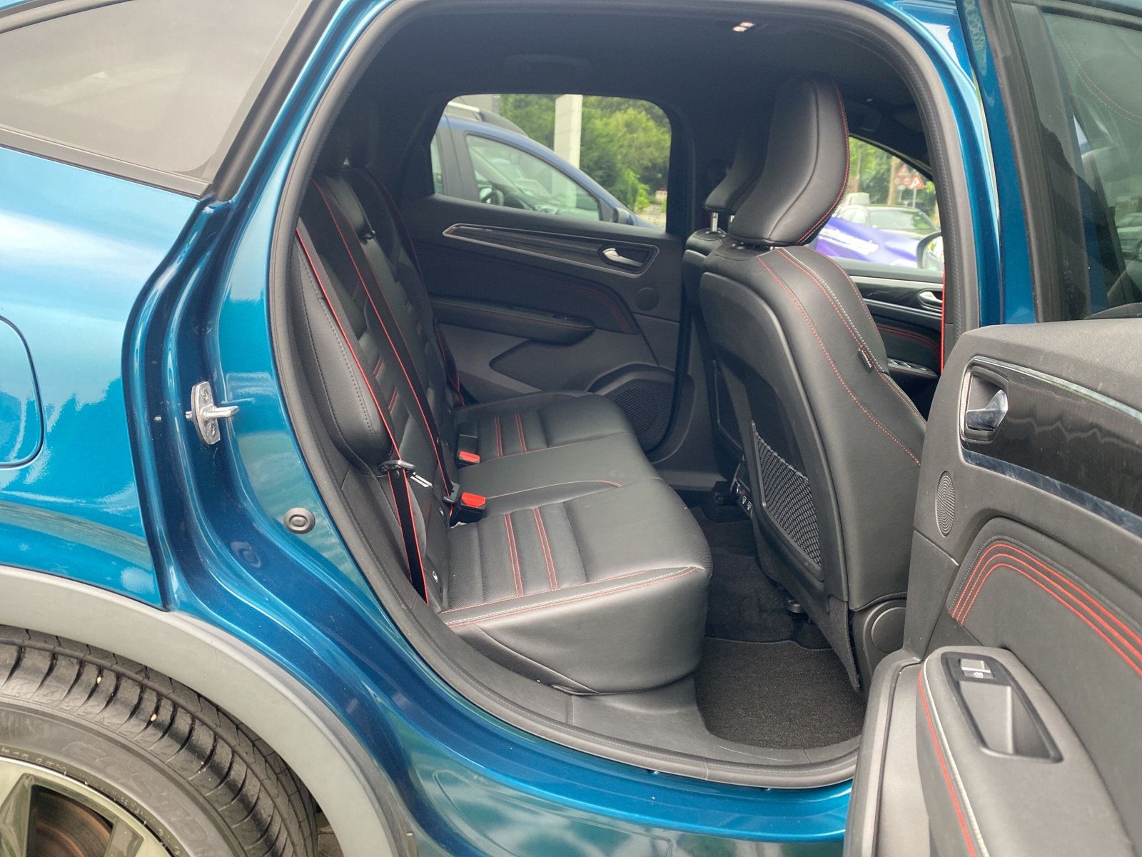 Renault Arkana R.S. LINE E-TECH 145 - Samsaru's Car Outlet