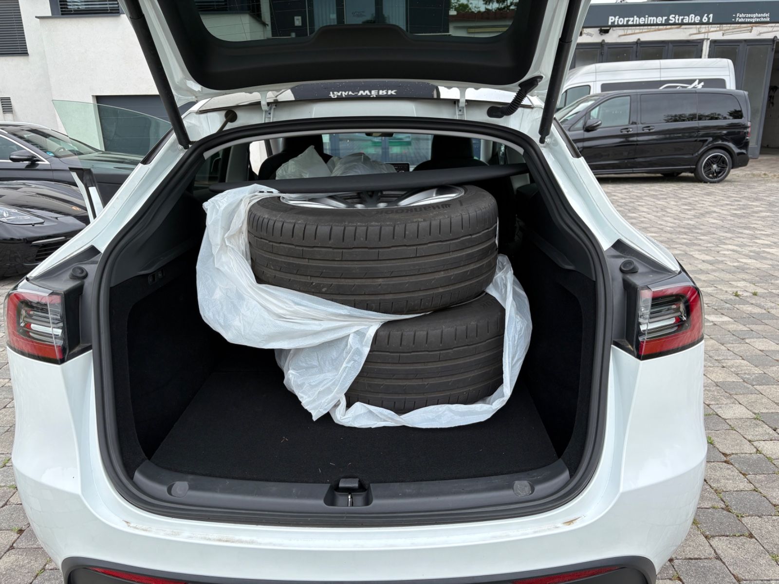 Tesla Model Y Long Range Dual AWD 8 fach Alu