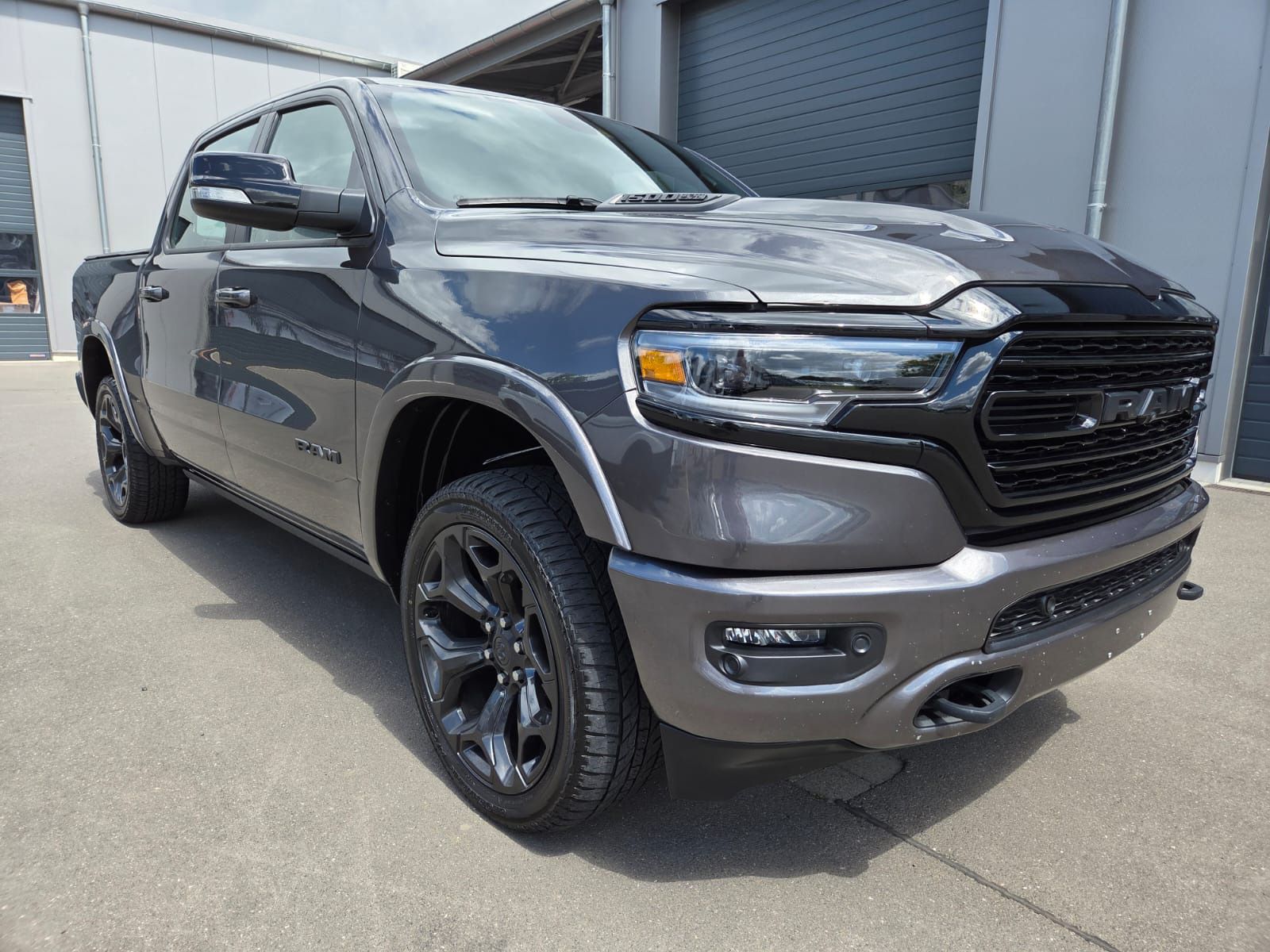 Dodge RAM 1500HEMI 5.7 4x4Limited Night Edition SSD