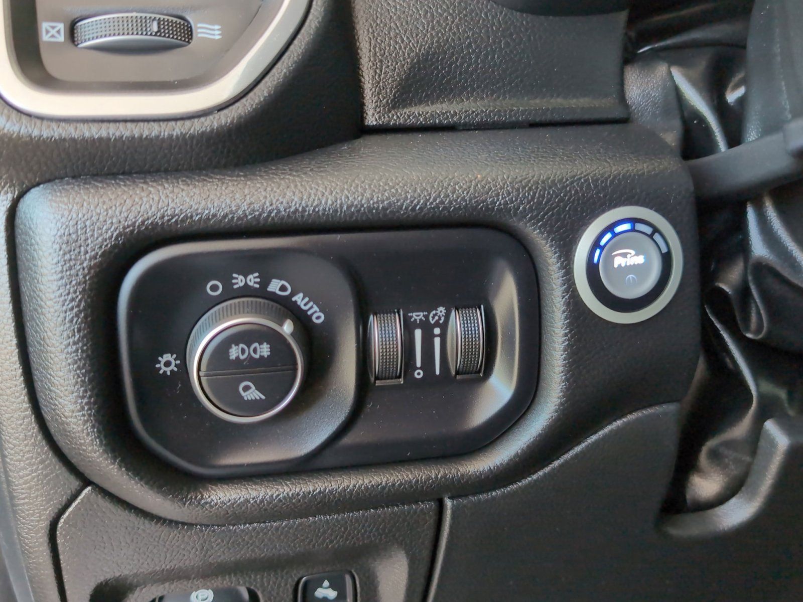 Dodge  1500 5.7 V8 HEMI Laie/1.Hd/LPG/AHK/Rollo