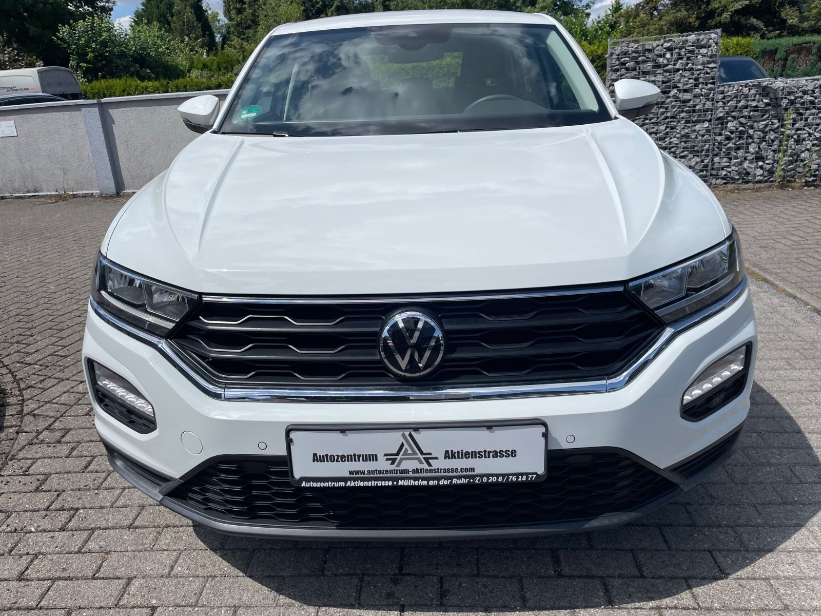 Volkswagen T-Roc - Samsaru's Car Outlet