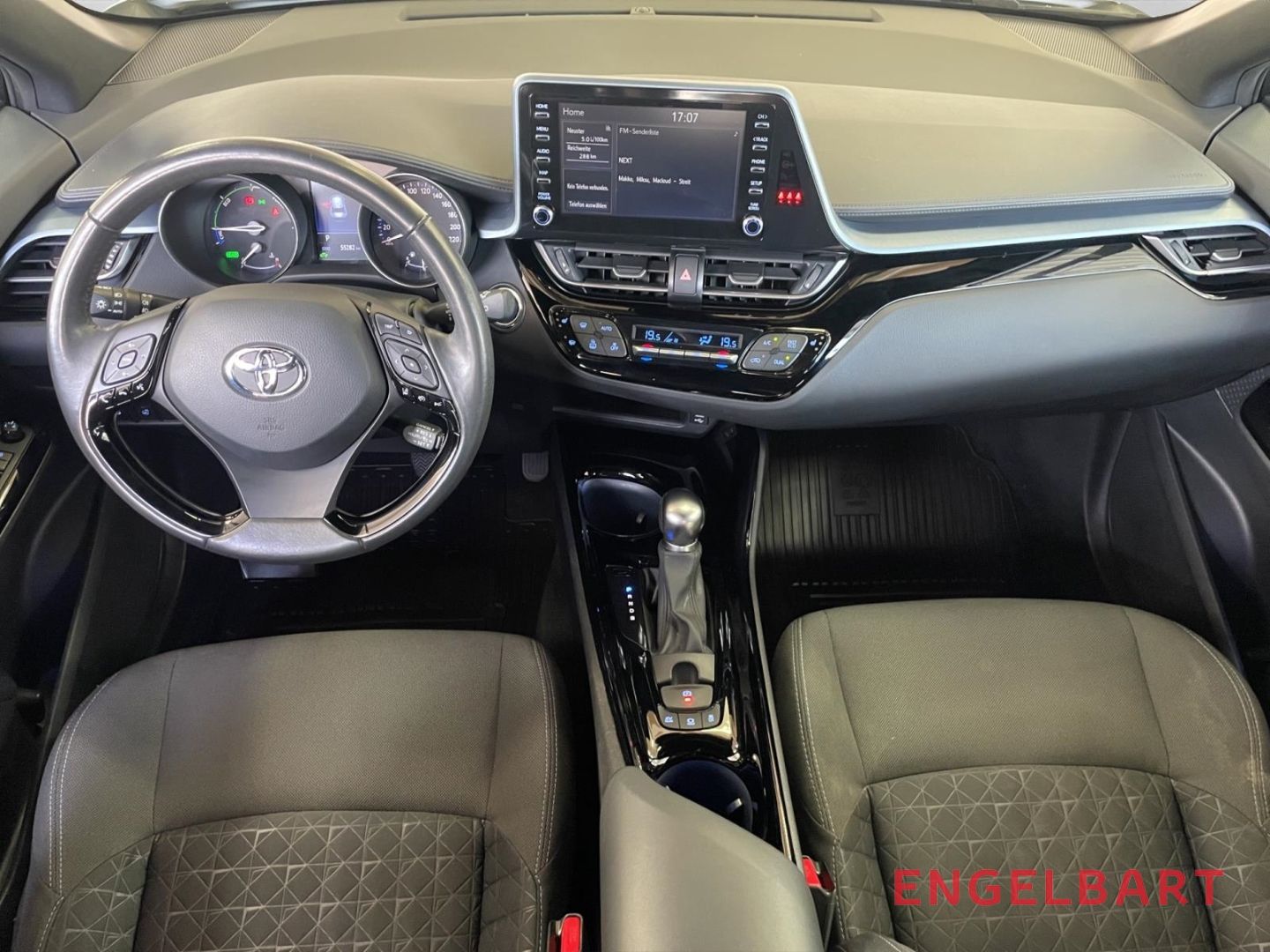 Toyota C-HR 1.8 Hybrid Lounge - Samsaru's Car Outlet
