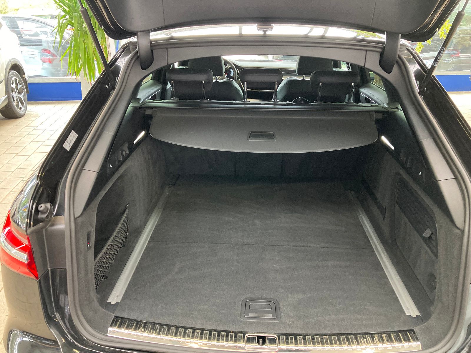 Audi A6 Avant 45 TDI quattro design - Samsaru's Car Outlet