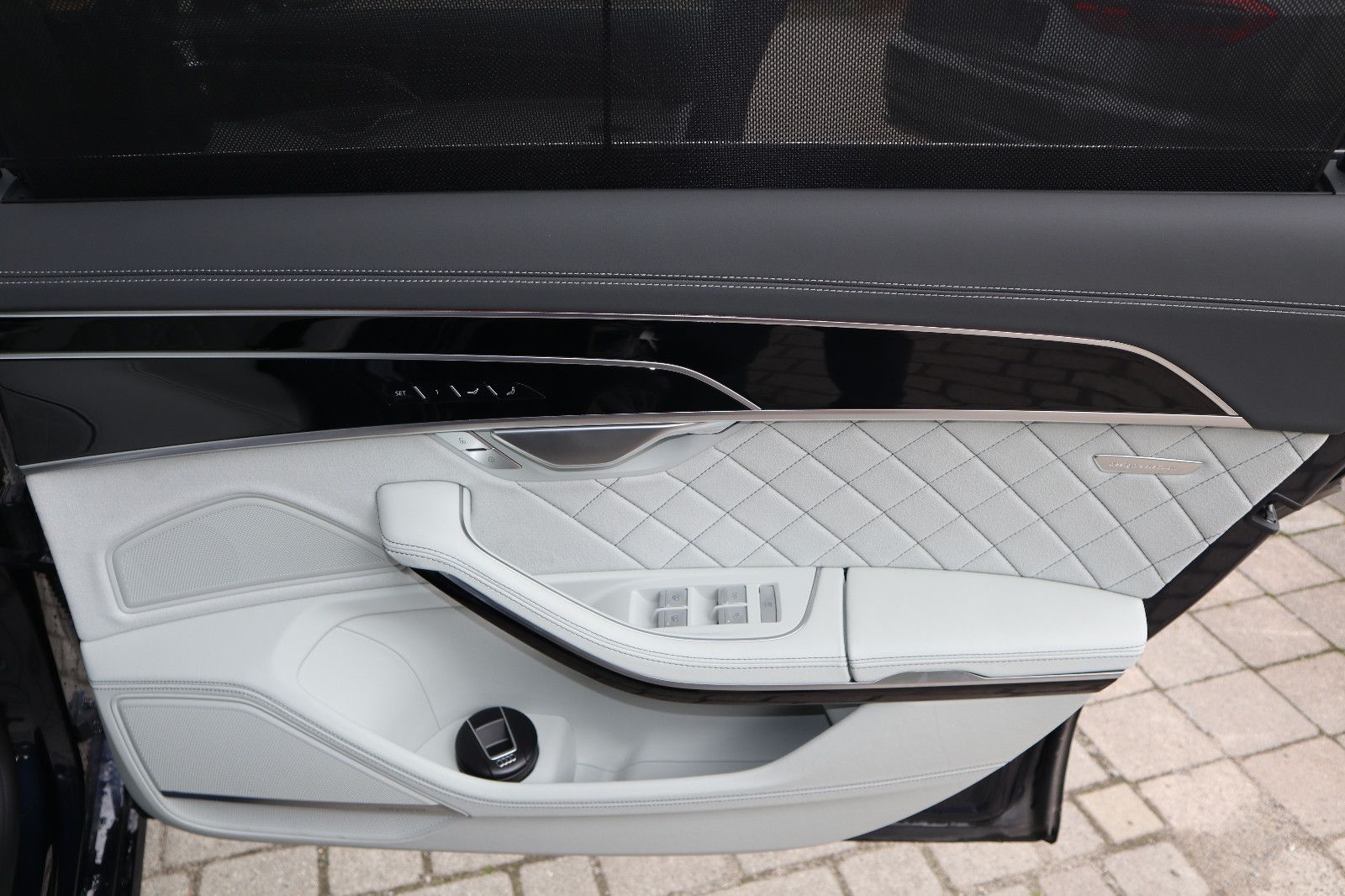 Audi A8L 60 TFSI e lang exclusive - Samsaru's Car Outlet