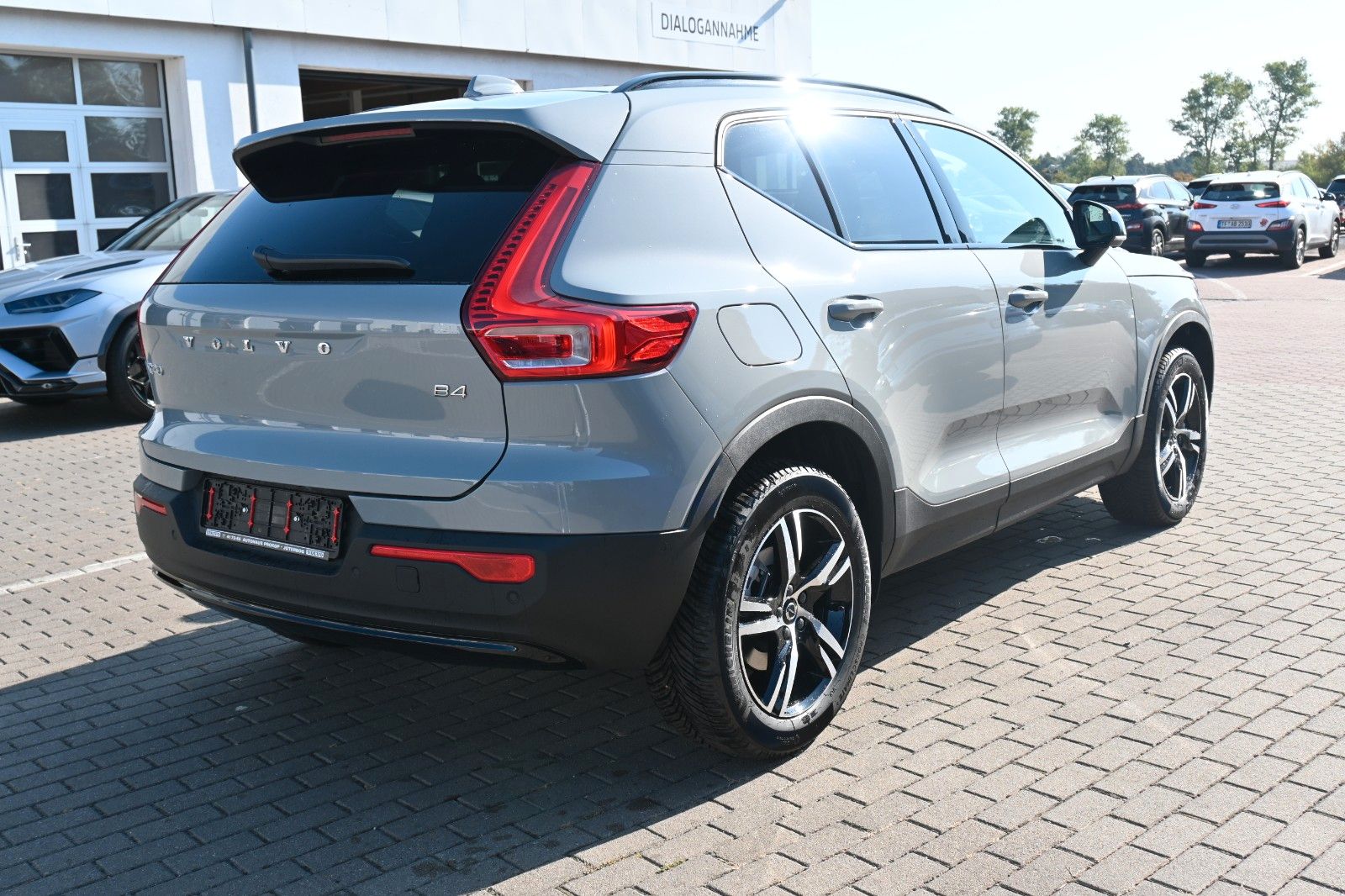 Volvo XC40 B4 DKG Plus Dark*FSHZG*360°*ACC*AHK