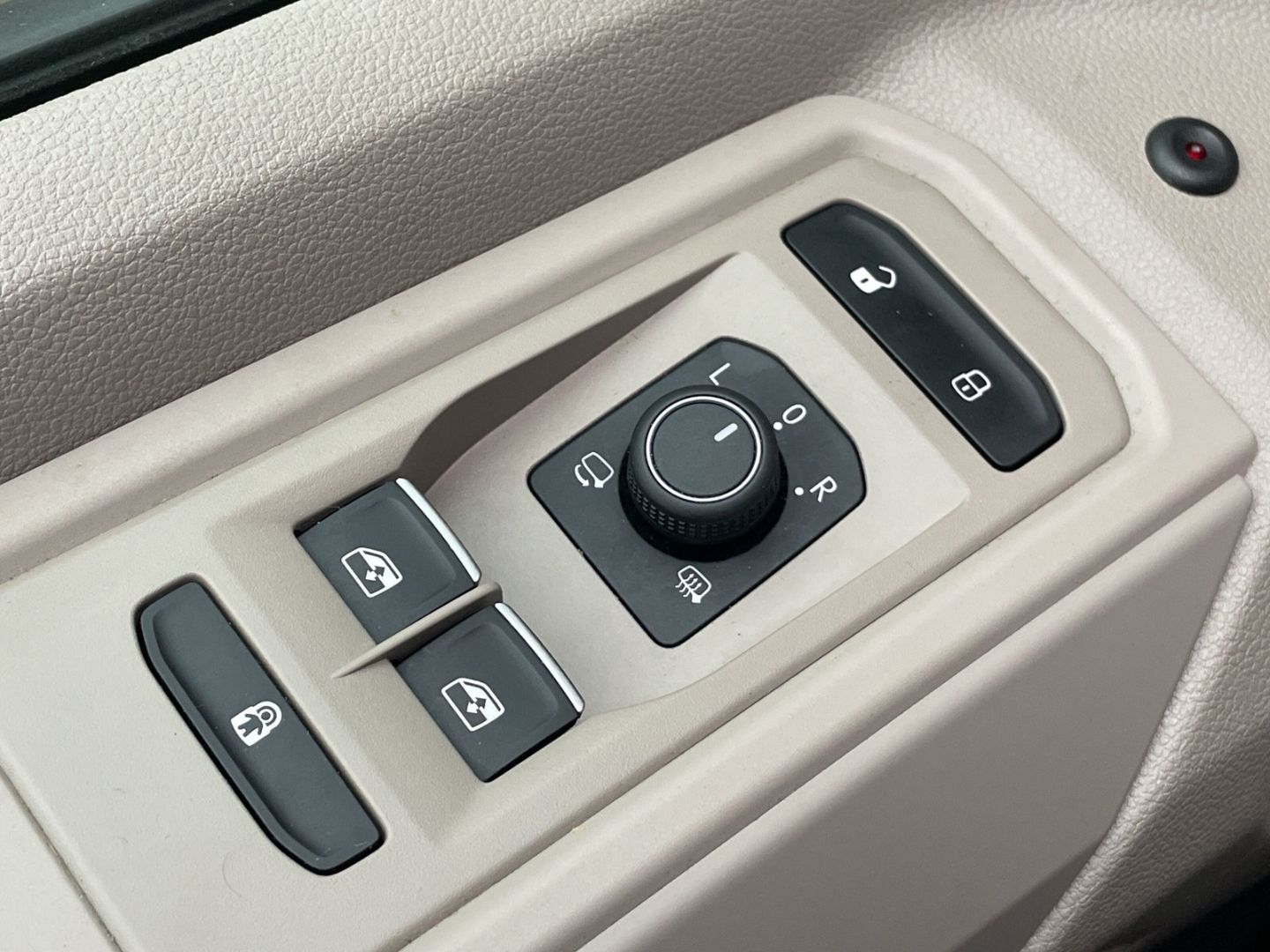 Volkswagen T7 Multivan 2.0 TDI DSG - Samsaru's Car Outlet