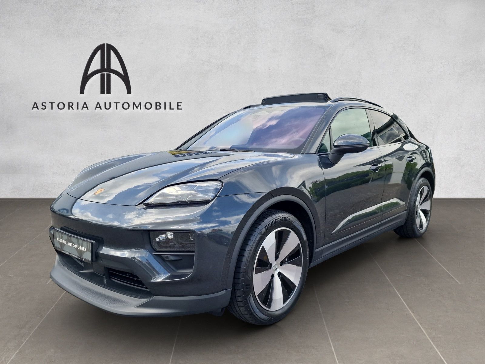 Porsche Macan 4 - Samsaru's Car Outlet