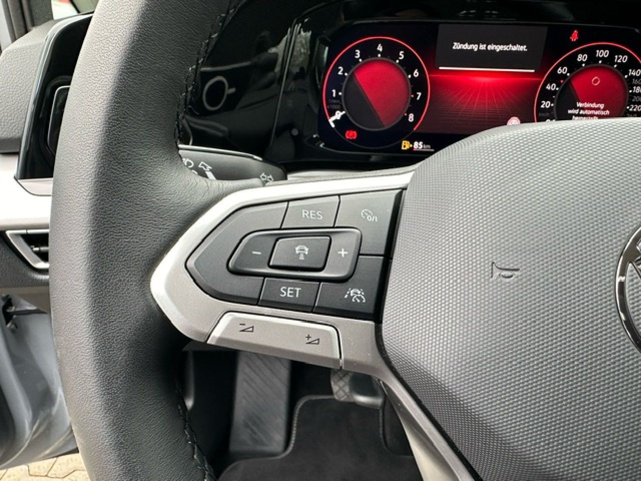 Volkswagen Golf VIII Variant Life 1.5 TSI - Samsaru's Car Outlet