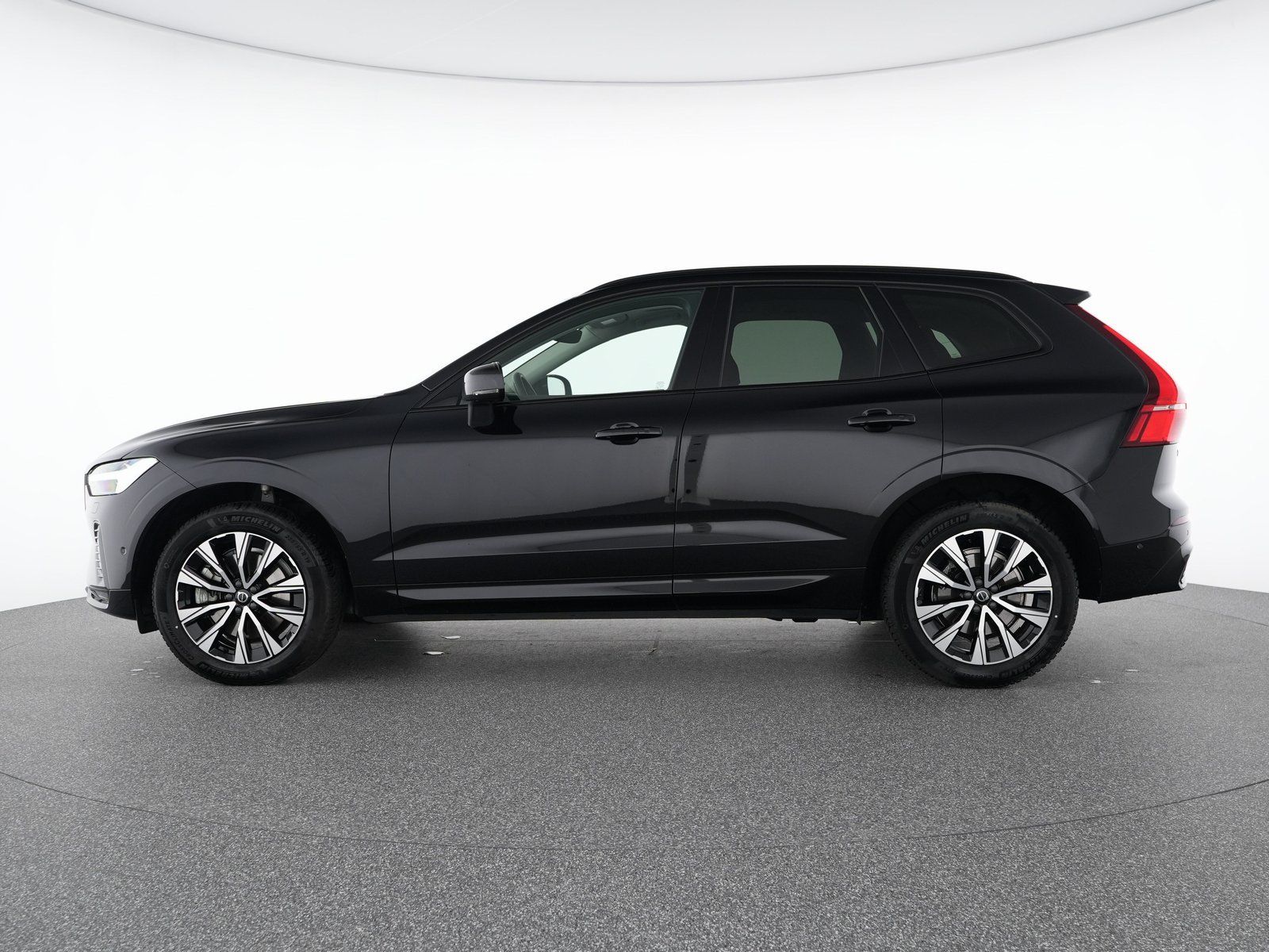 Volvo XC60 B5 Benzin AWD Plus Dark - Samsaru's Car Outlet