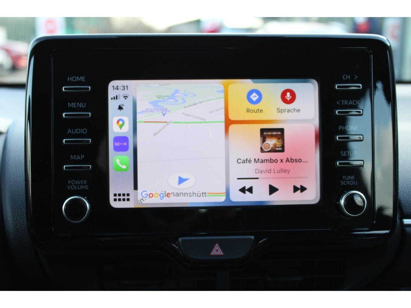 Toyota Yaris TEAM-D+COMFORT-PAKET+SHZ+KAMERA+GJ-RÄDER !