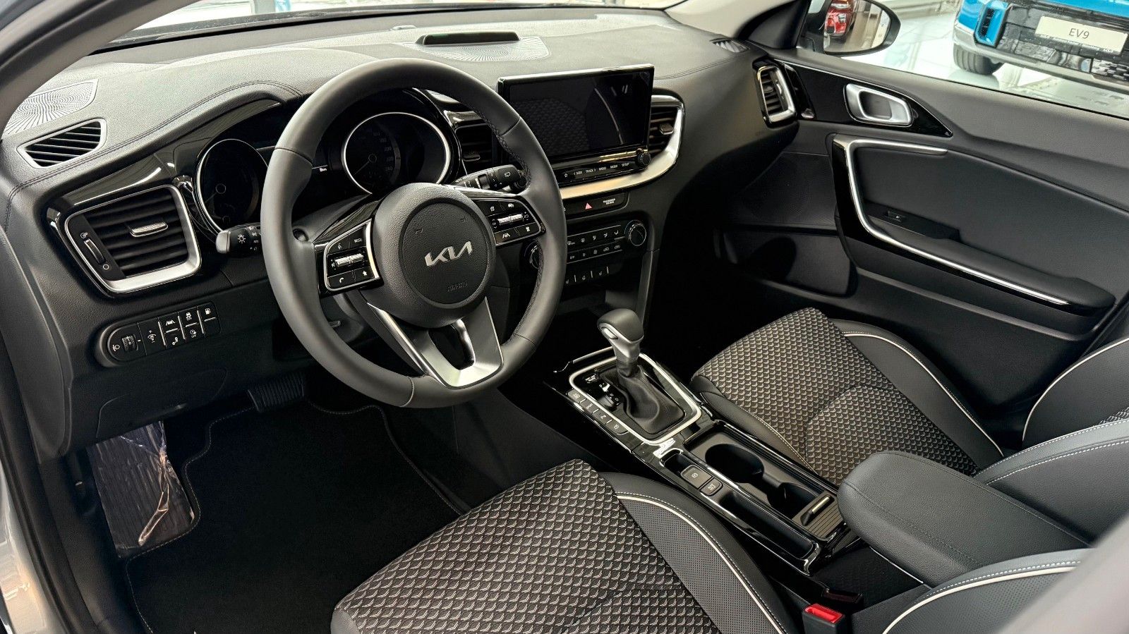 Kia XCeed 1.6 PHEV Spirit - Samsaru's Car Outlet