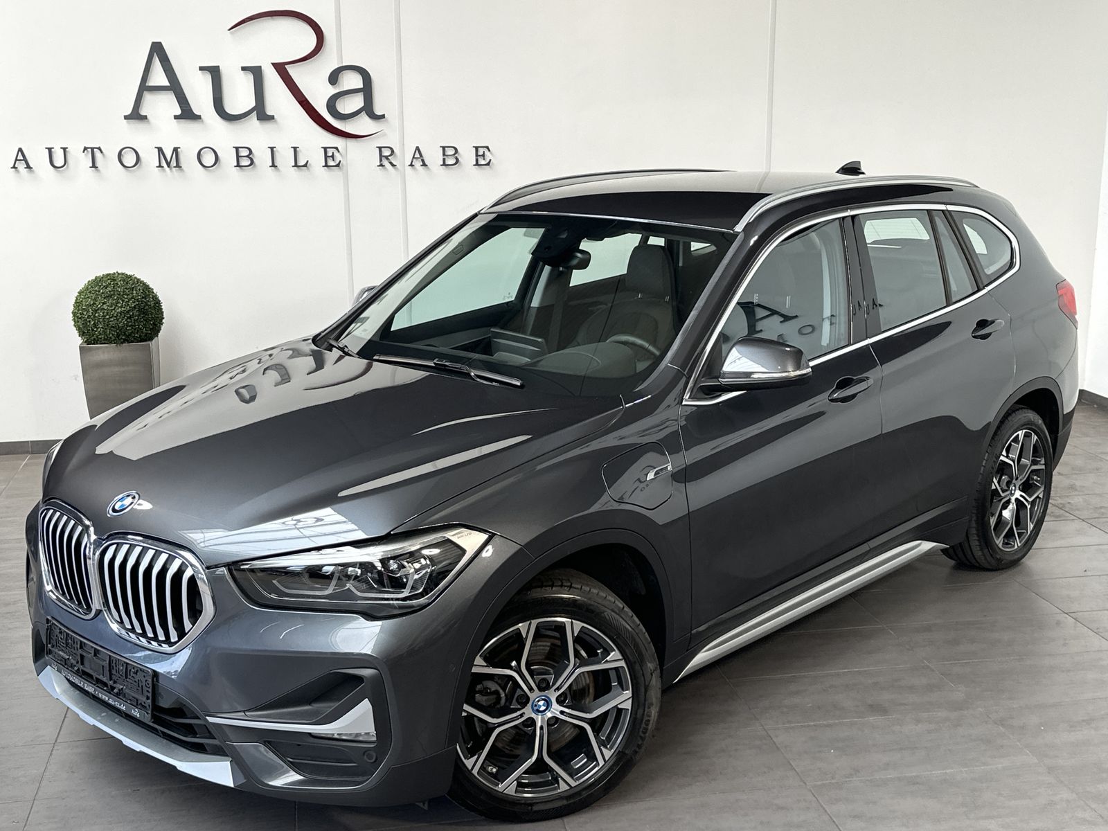 BMW X1 xDrive25e xLine - Samsaru's Car Outlet