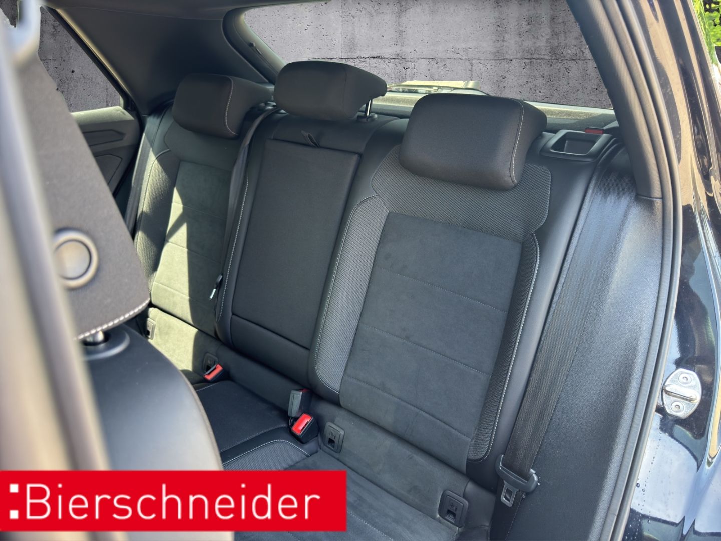 Volkswagen T-Roc 2.0 TDI DSG R-Line - Samsaru's Car Outlet