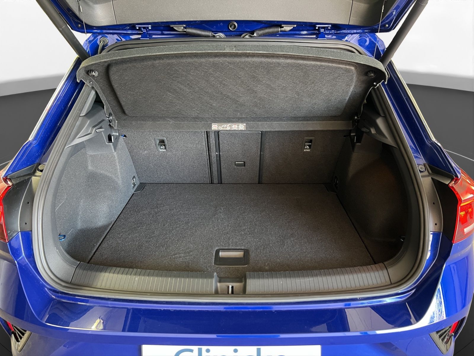 Volkswagen T-Roc R 4M - Samsaru's Car Outlet