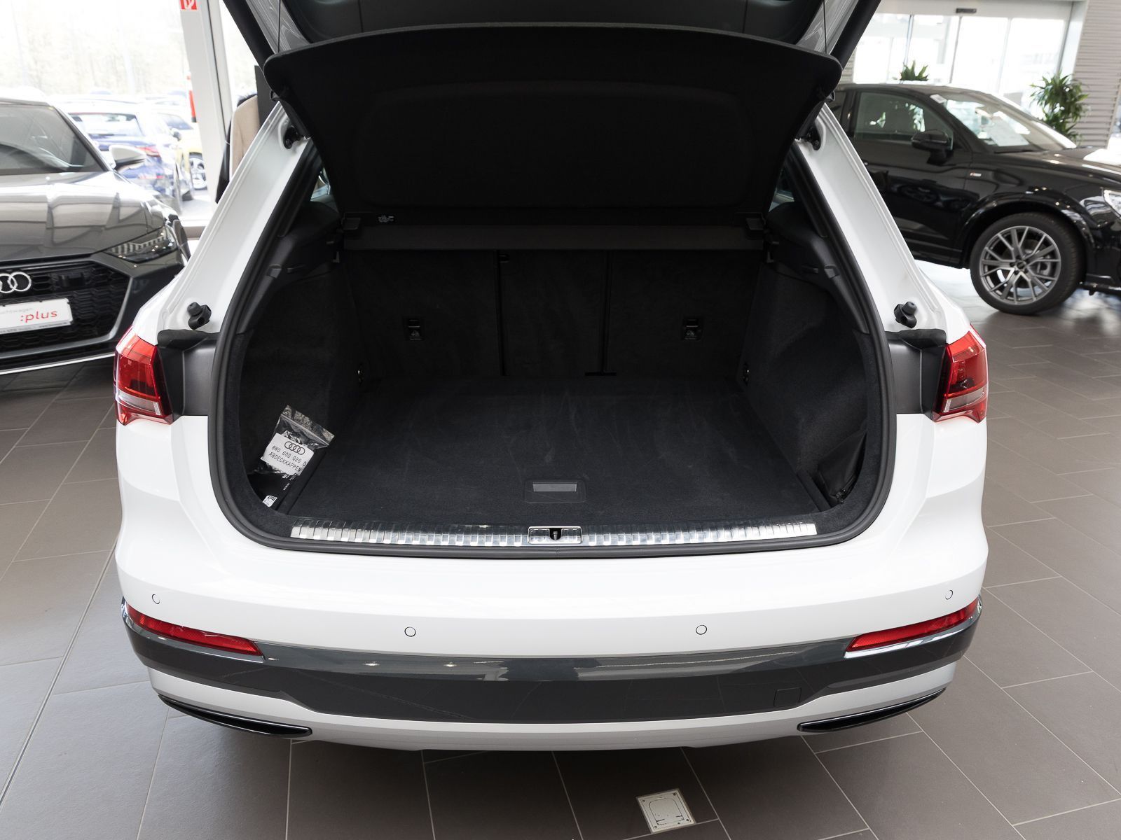 Audi Q3 40 TFSI Q ADVANCED - Samsaru's Car Outlet