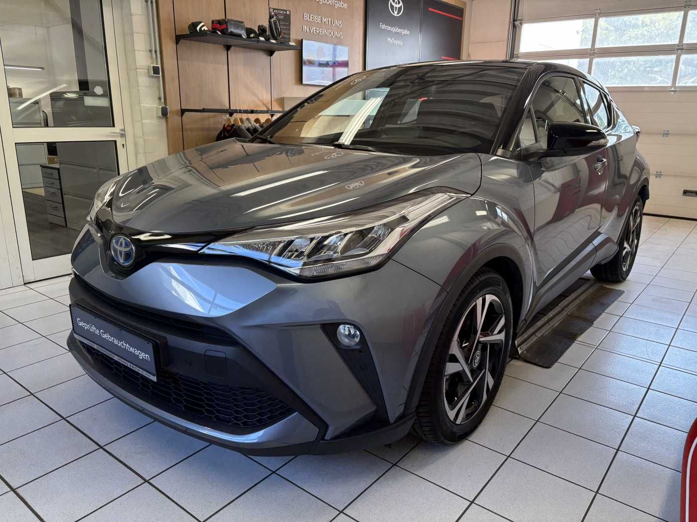 Toyota C-HR Hybrid - Samsaru's Car Outlet