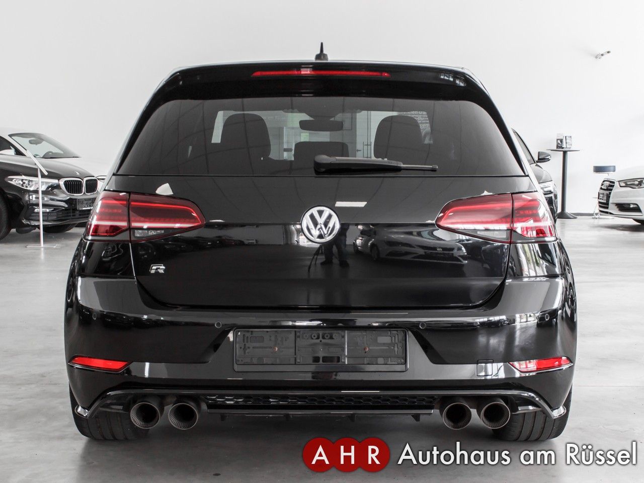 Volkswagen Golf VII Lim. R 4Motion - Samsaru's Car Outlet